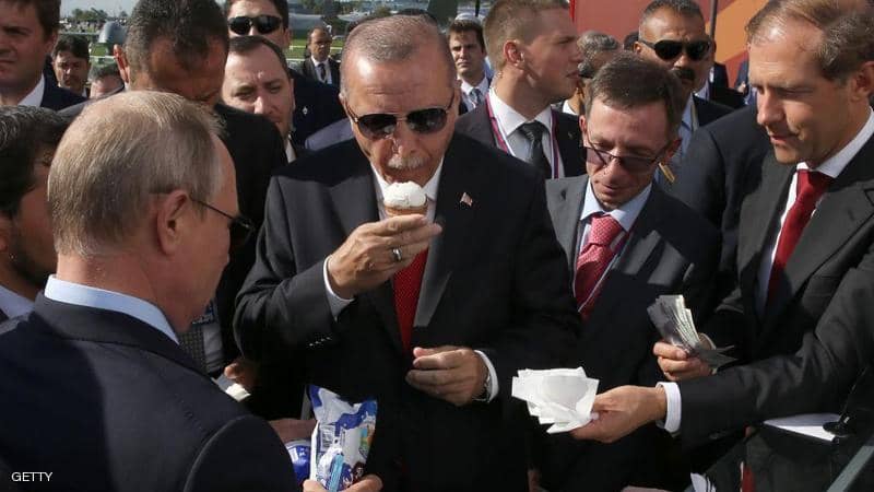 شاهد.. بوتن وأردوغان يتناولان "آيس كريم"