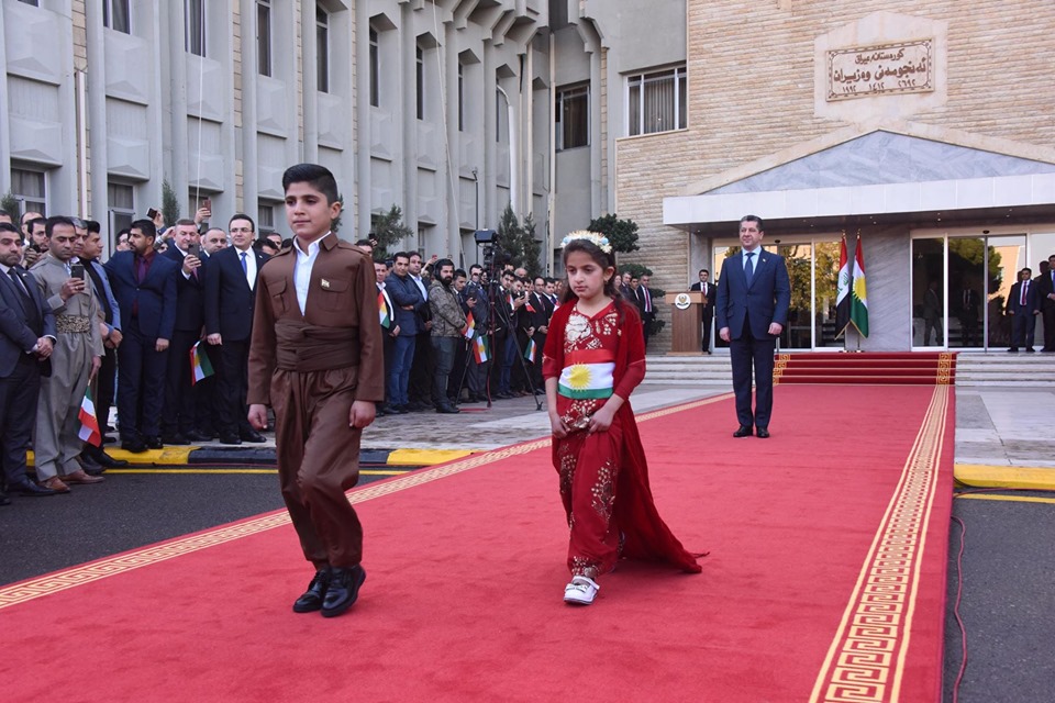 Masrour Barzani gives honor of raising Kurdistan flag to two children of a Peshmerga fighter slaughtered by ISIS
