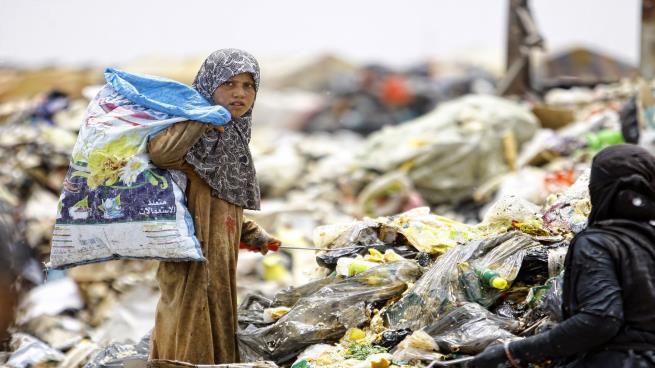 البنك الدولي: كورونا يزيد الفقر بالعراق 8 في المئة