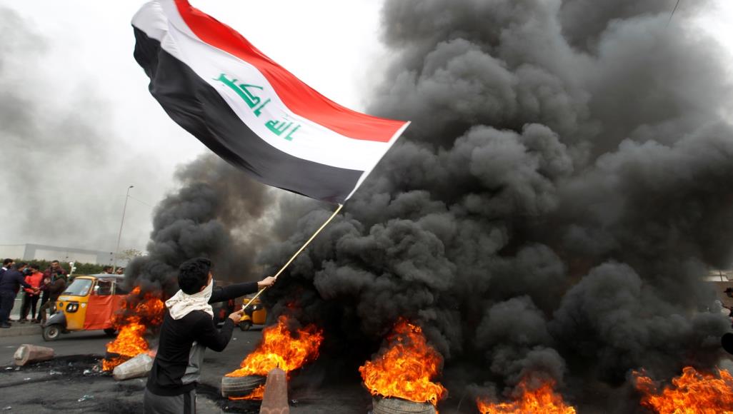 البصرة.. حرق خيام ومصادمات عنيفة بين الأمن والمتظاهرين
