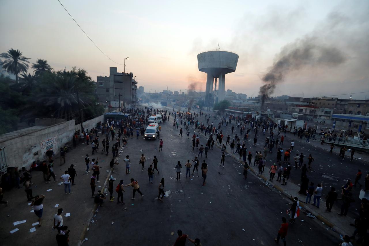 رصد مصور للاحتجاجات الدامية في بغداد مساء الخميس
