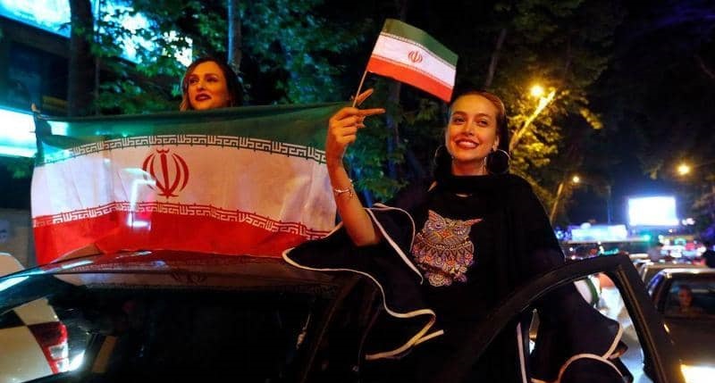 إيرانيات يتمردن على "الحجاب الإلزامي": نؤمن أن التغيير قادم