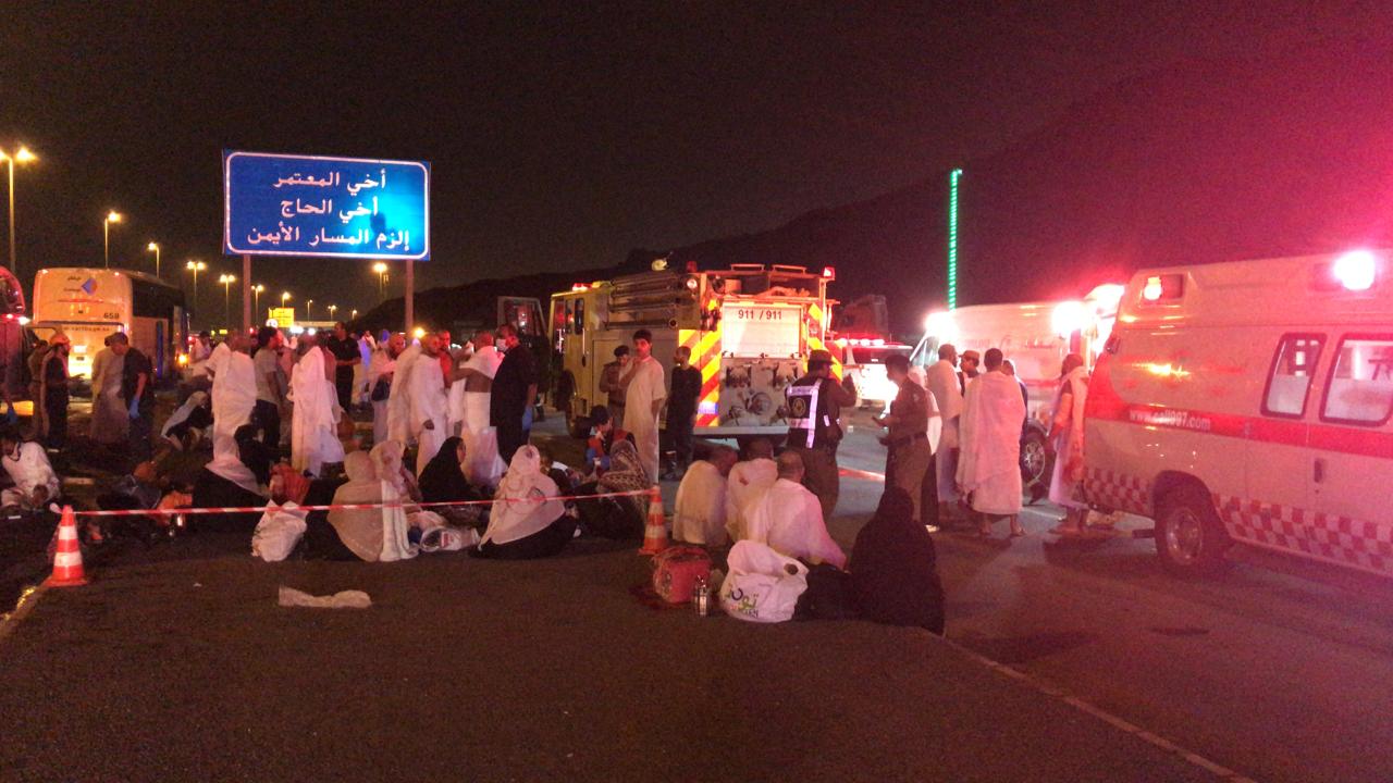 السعودية.. إصابة 26 معتمرا بحادث تصادم
