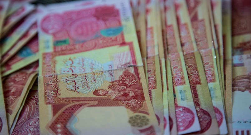 الحكومة العراقية تشرع بتوزيع رواتب شهر نيسان
