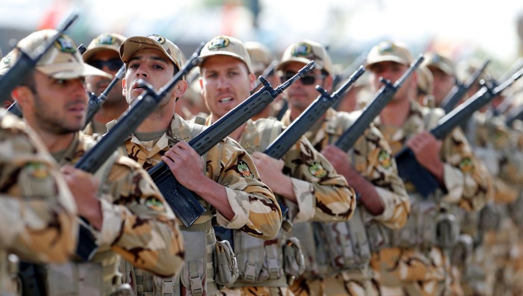 إيران تطلق مناورات عسكرية "مفاجئة" قرب الحدود مع العراق
