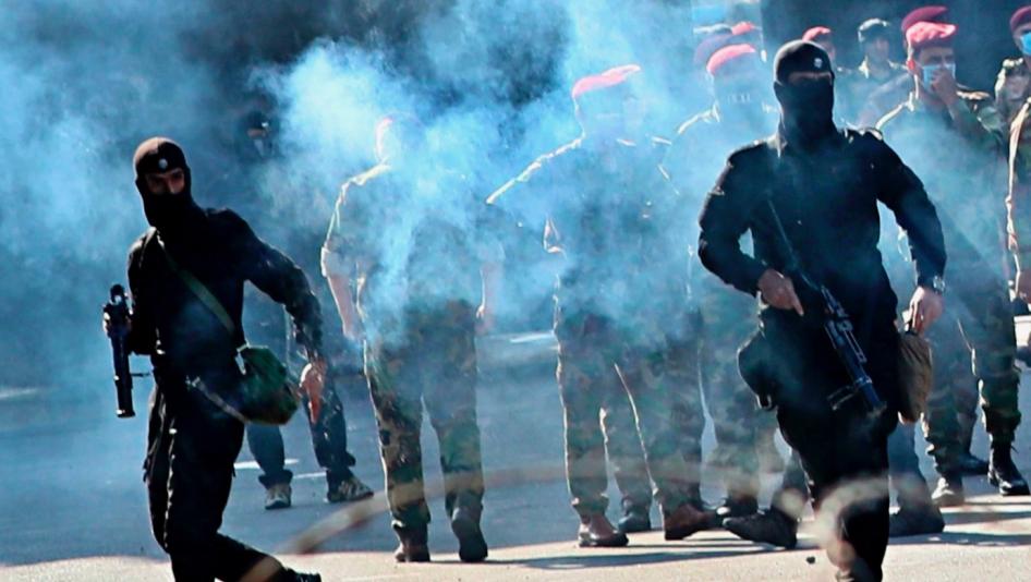 اتهام جديد لـ"مجاميع" داخل المتظاهرين باستهداف قوات الأمن