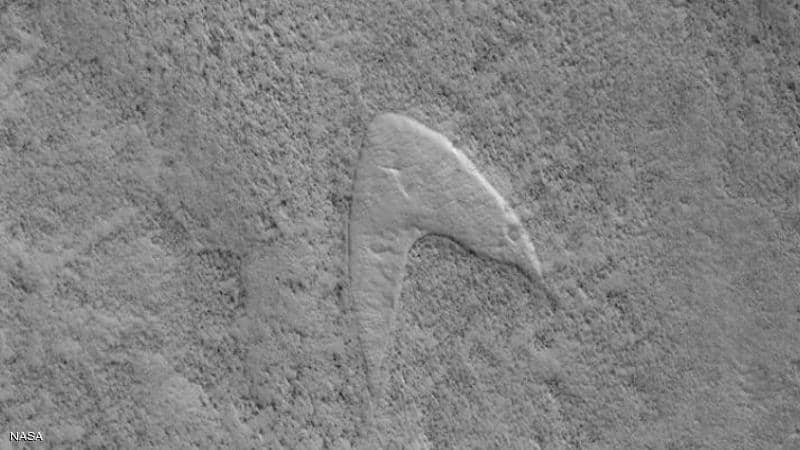 ناسا تعثر على شعار " ستار تريك".. على المريخ