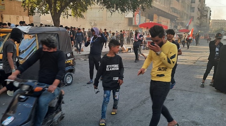 عمليات بغداد تكشف تفاصيل صِدام مع متظاهرين وتلومهم على "مخالفة حقوق الانسان"