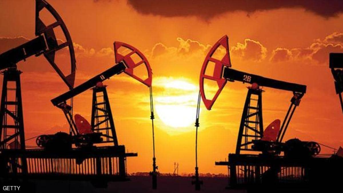 النفط والدولار يهبطان والذهب يتماسك في الاسواق العالمية