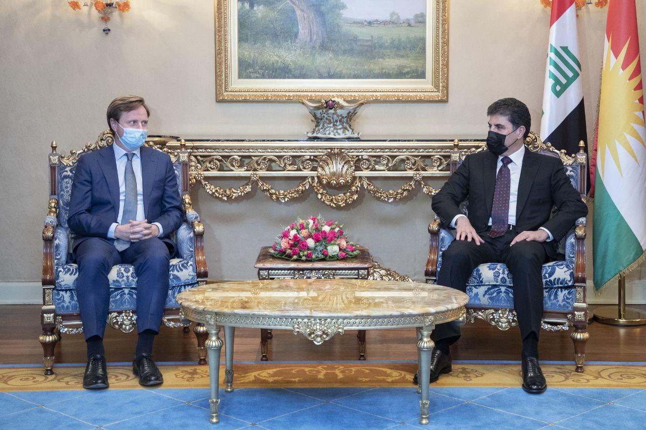 بارزاني يبحث مع السفير البريطاني حكومة الكاظمي وحل المشكلات بين اربيل وبغداد