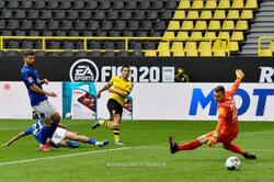 دورتموند ينفض غبار كورونا باكتساح شالكه