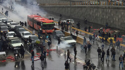 وكالة فارس: اعتقال نحو ألف شخص في الاحتجاجات خلال يومين