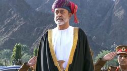 سلطان عمان الجديد يوجه بالغاء جميع القابه