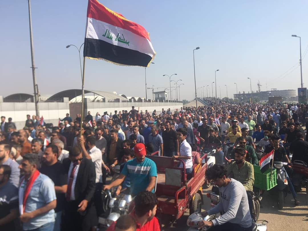 Families of killed demonstrators sue security leaders and continue protests in Iraqi provinces