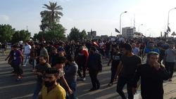 عقب هجوم أنصار الصدر.. المتظاهرون يوجهون رسالة "الفرصة الاخيرة" الى السيستاني