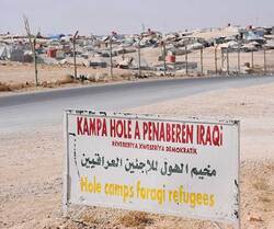 30 الف لاجئ عراقي بمخيم في سوريا اشبه بسجن "كبير" تجمعهم امنية واحدة