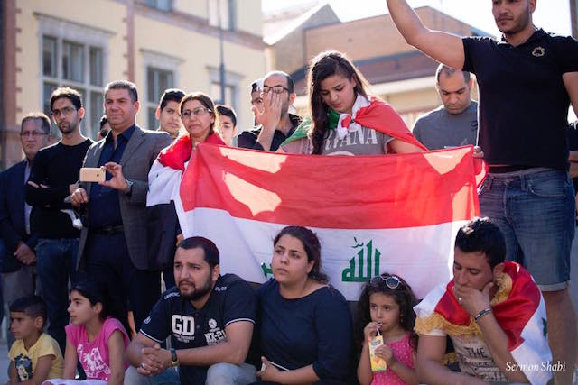 عراقيو المهجر يتظاهرون دعما لبلادهم