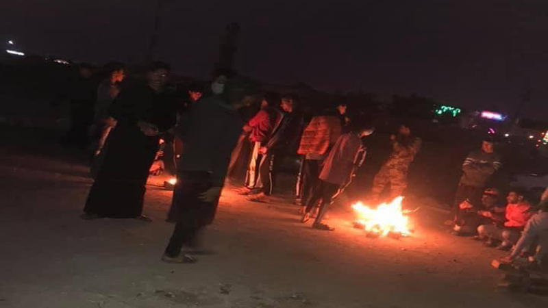 محتجون يغلقون منفذاً جنوبي العراق