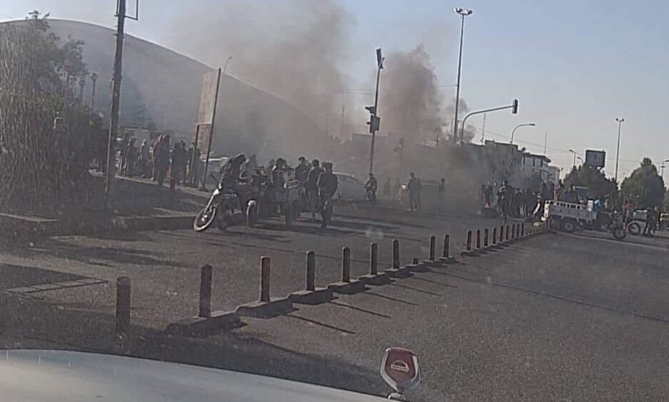 صدامات بين متظاهرين وقوات امنية تحاول فتح تقاطع محوري في الناصرية