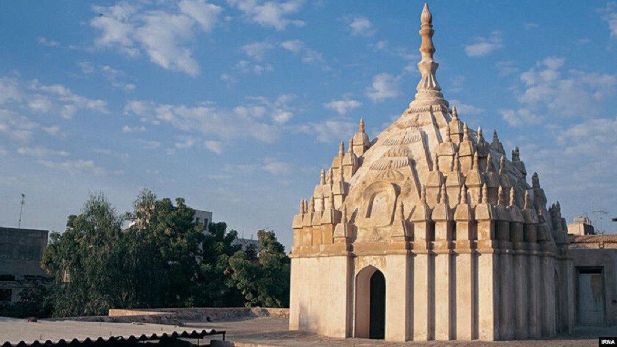 بعد انباء عن حريق بمزار يهودي.. النيران تلتهم معبداً هندوسيا في ايران